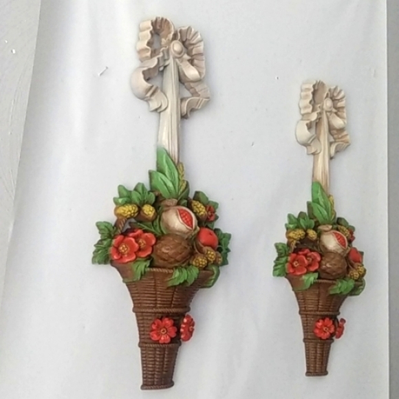 Burwood 1969 faux wicker Basket w/ fruit, flowers wall plaques - Picture 5 of 16